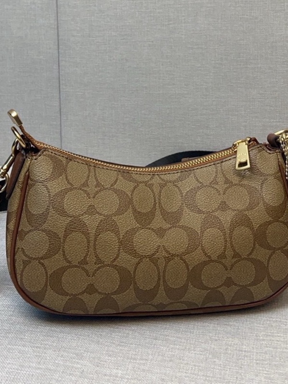 Coach Brown Canvas & Leather Shoulder Bag with Front Buckle Pockets - Picture 5 of 9
